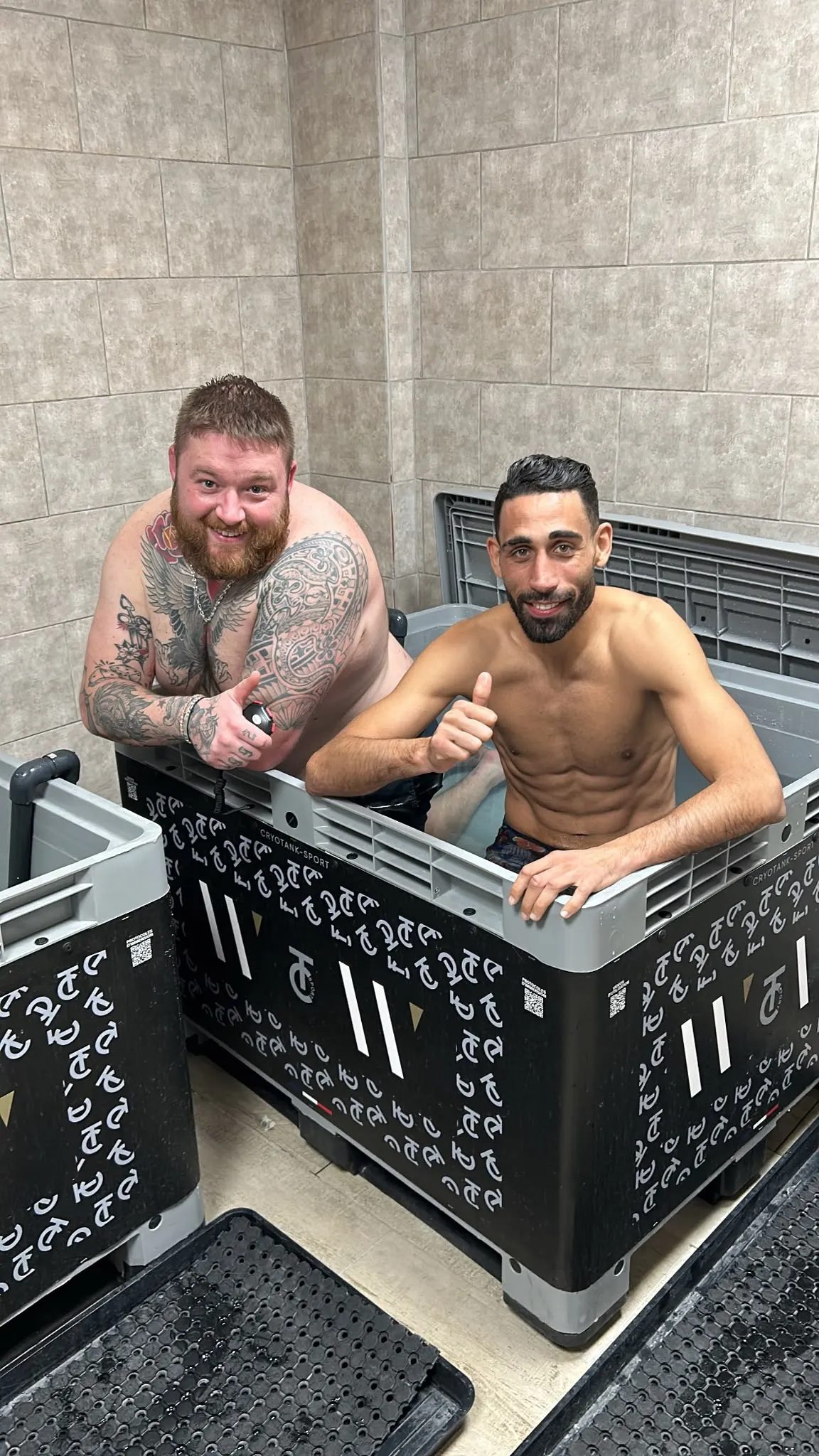 Deux membres de MFP Sport en séance de récupération au Cryo-Tank